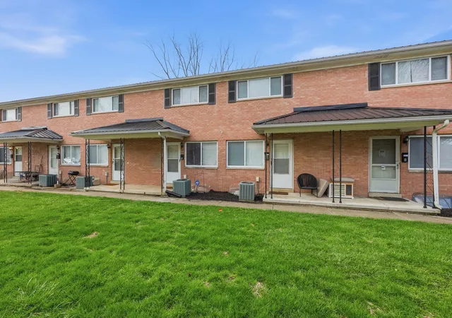 Listing Photo 5 - Condo for sale in building located at 5780 N Mdws Blvd, Columbus, OH 43229