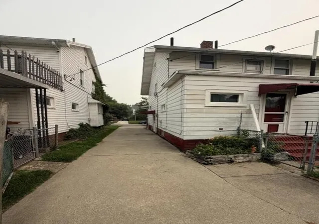 5th image of 1825 Jermain Dr, Toledo, OH 43606 | MLS# 226026640