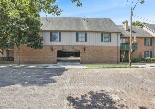 3rd image of 249 E Kossuth St #C, Columbus, OH 43206 | MLS# 226026633