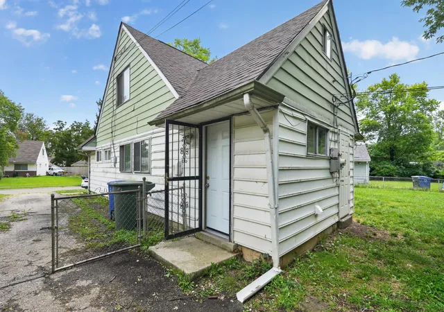 Photo 4 of Sale Pending at 2277 Marcia Dr, Columbus, OH 43211 | MLS# 226028353 | Listing updated on 2026-08-19