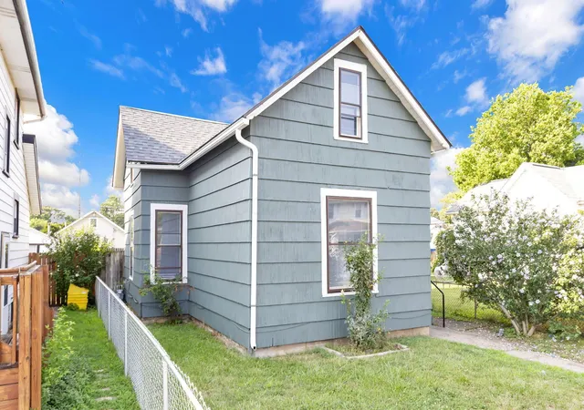 Photo 2 of Single family home for sale at 906 Bellows Ave, Columbus, OH 43223 | MLS# 226026634 | Listing updated on 2026-09-18