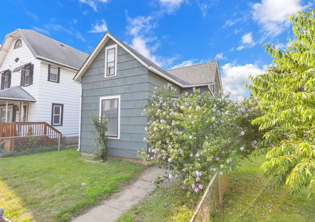 Photo 3 of Single family home for sale at 906 Bellows Ave, Columbus, OH 43223 | MLS# 226026634 | Listing updated on 2026-09-18