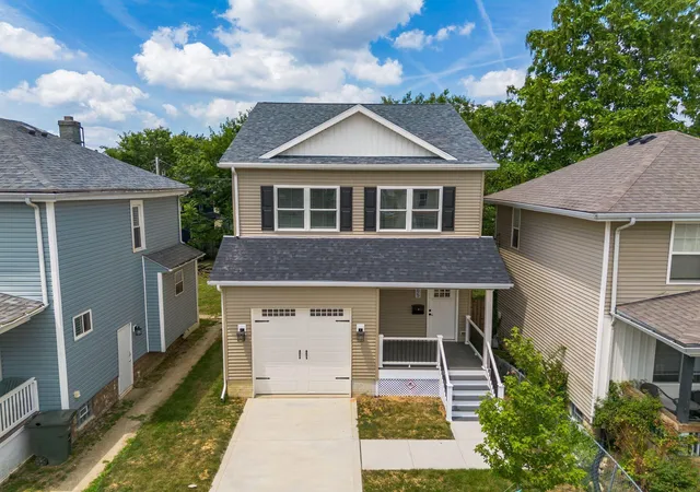 2nd image of 965 Carpenter St, Columbus, OH 43206 | MLS# 226027127