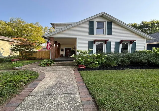 1st image of 142 Lake St, Lancaster, OH 43130 | MLS# 226026863