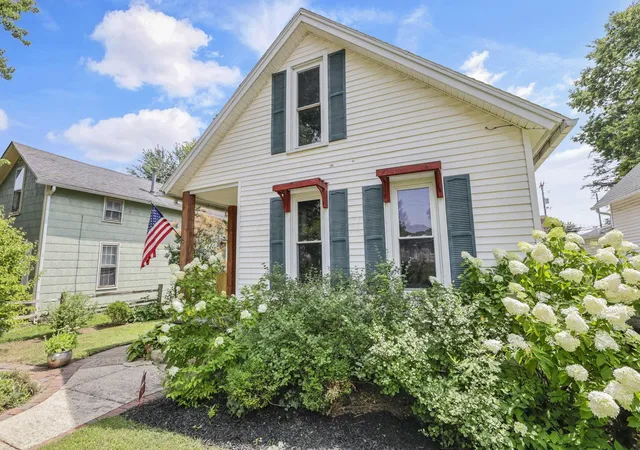 3rd image of 142 Lake St, Lancaster, OH 43130 | MLS# 226026863