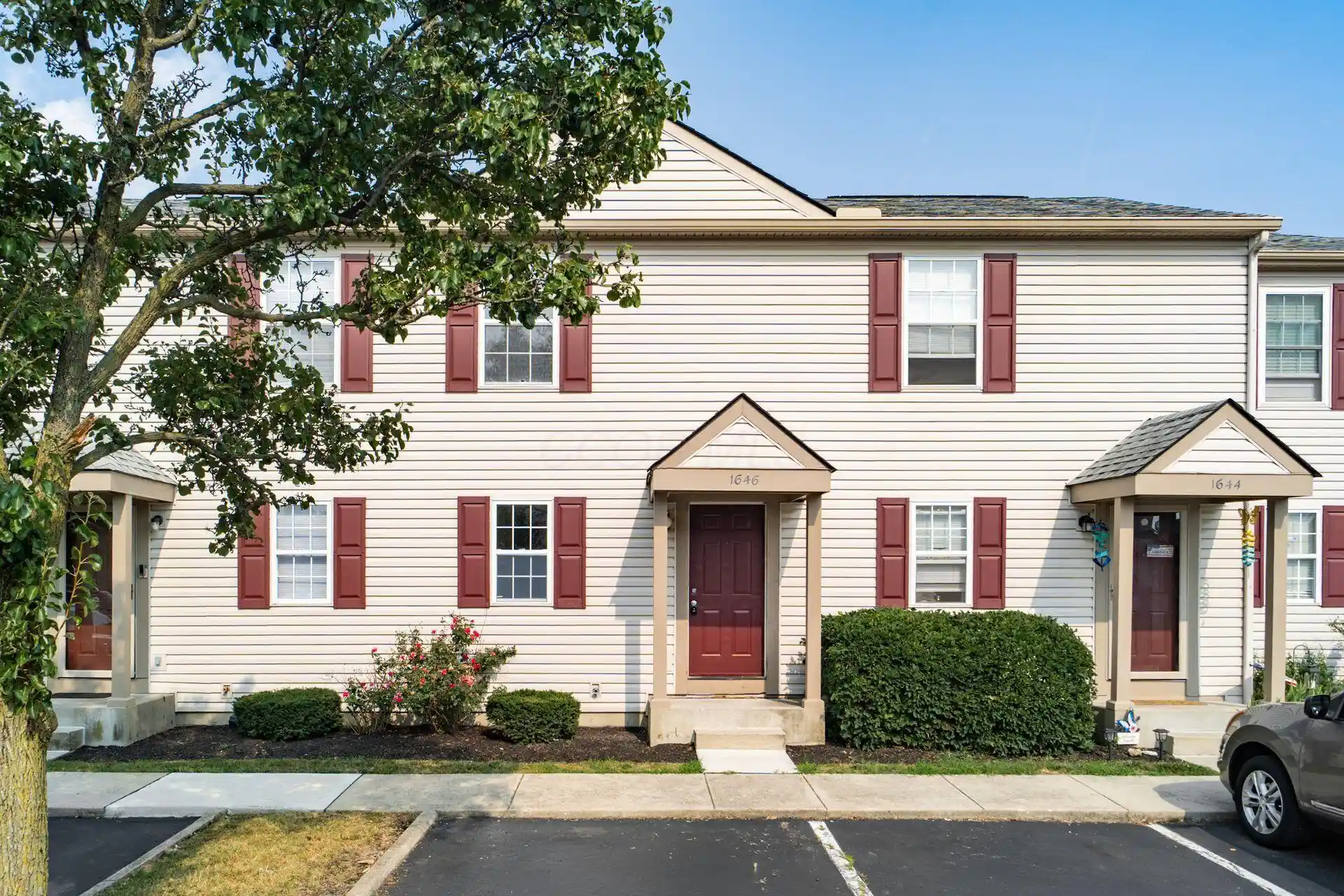 Listing Photo 2 - Condo for sale in 1646 Bennigan Dr located at 1646 Bennigan Dr, Hilliard, OH 43026 - Unit #175D