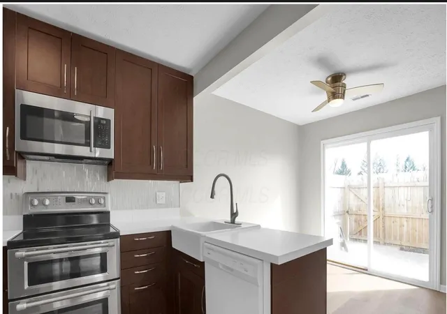 Listing Photo 5 - Condo for sale in building located at 2533 Broadleaf Ct, Columbus, OH 43224