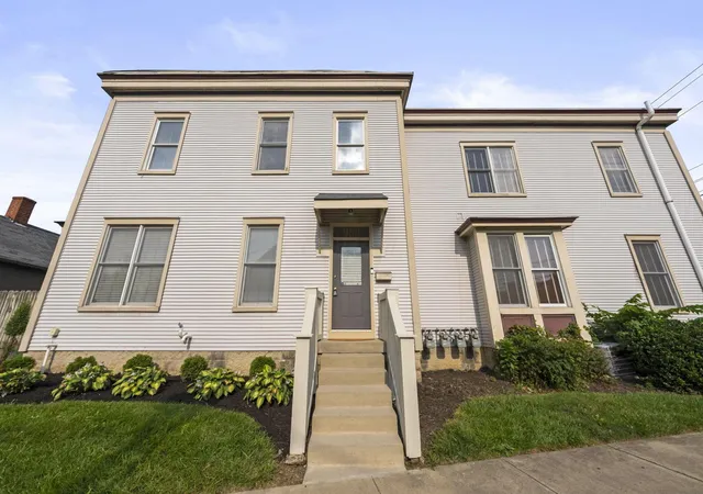 Listing Photo 2 - Condo for sale in building located at 950 N 6th St, Columbus, OH 43201 - Unit #