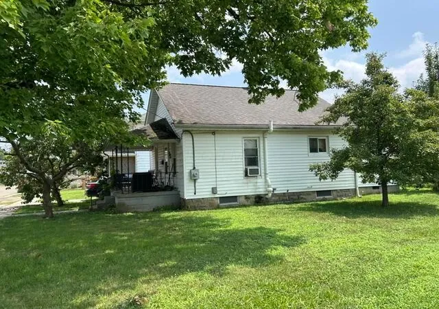 Photo 2 of Single family home for sale at 15 Bolton Ave, Newark, OH 43055 | MLS# 226026935 | Listing updated on 2026-08-23