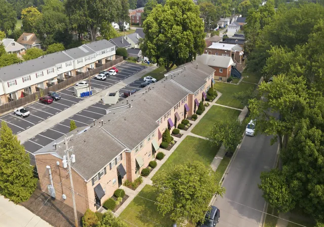 Listing Photo 2 - Condo for sale in building located at 827 Mcclain Rd, Grandview Heights, OH 43212 - Unit #