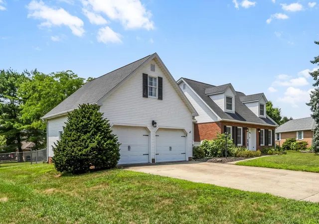 2nd image of 405 Ridgedale Dr, Circleville, OH 43113 | MLS# 226027028