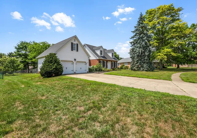 3rd image of 405 Ridgedale Dr, Circleville, OH 43113 | MLS# 226027028
