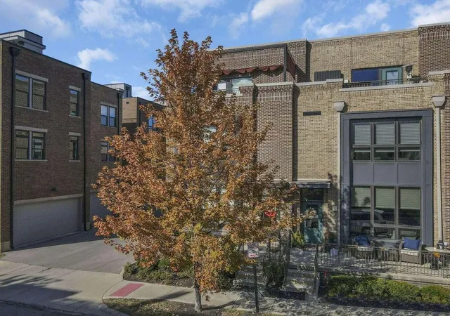 Photo 1 of Single family home for sale at 268 N Neruda Ave, Columbus, OH 43215 | MLS# 226027051 | Listing updated on 2026-08-16