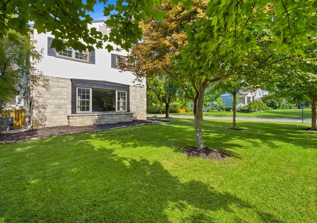 Photo 3 of Single family home for sale at 2569 Chester Rd, Upper Arlington, OH 43221 | MLS# 226028087 | Listing updated on 2026-09-18