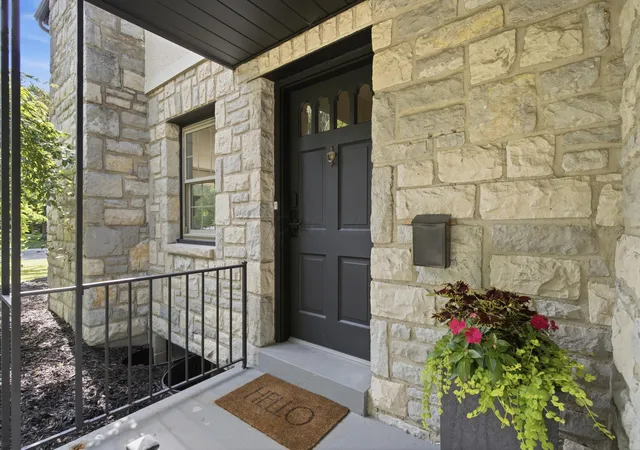Photo 3 of Single family home for sale at 2569 Chester Rd, Upper Arlington, OH 43221 | MLS# 226028087 | Listing updated on 2026-10-09
