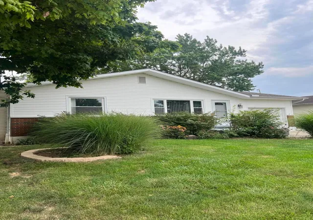 2nd image of 585 Hillsdale Dr, West Jefferson, OH 43162 | MLS# 226028253