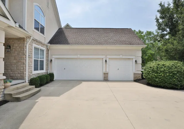Photo 3 of Single family home for sale at 1021 Rutherglen Dr, Columbus, OH 43235 | MLS# 226027285 | Listing updated on 2026-09-12