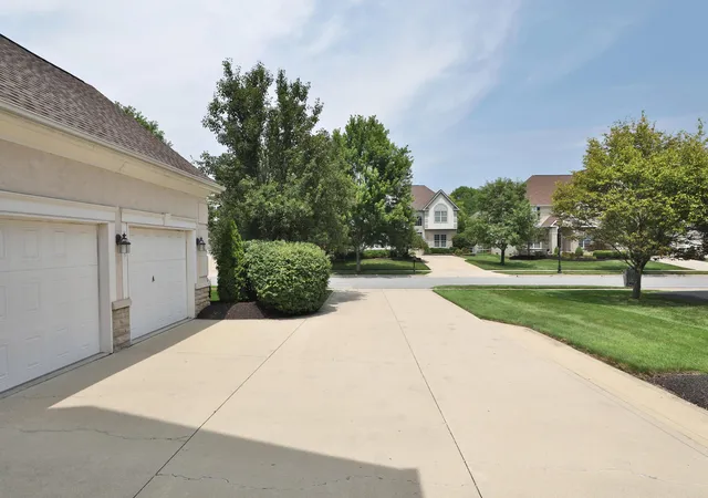 Photo 3 of Single family home for sale at 1021 Rutherglen Dr, Columbus, OH 43235 | MLS# 226027285 | Listing updated on 2026-09-12