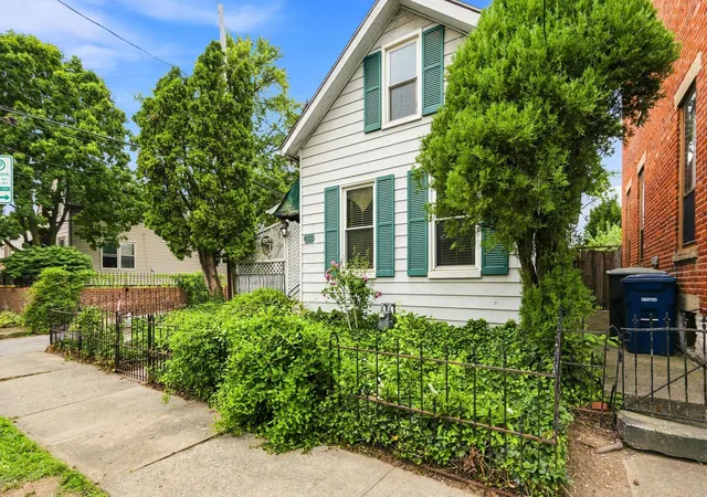 3rd image of 657 S 9Th St, Columbus, OH 43206 | MLS# 226028254