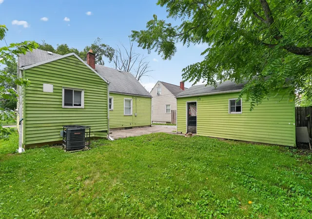 Photo 3 of Sale Pending at 584 S Ashburton Rd, Columbus, OH 43213 | MLS# 226028402 | Listing updated on 2026-10-07