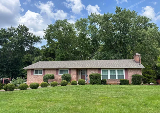 1st image of 723 Pleasantville Rd, Lancaster, OH 43130 | MLS# 226027135