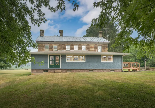 3rd image of 20992 Sycamore Rd, Mount Vernon, OH 43050 | MLS# 226027162