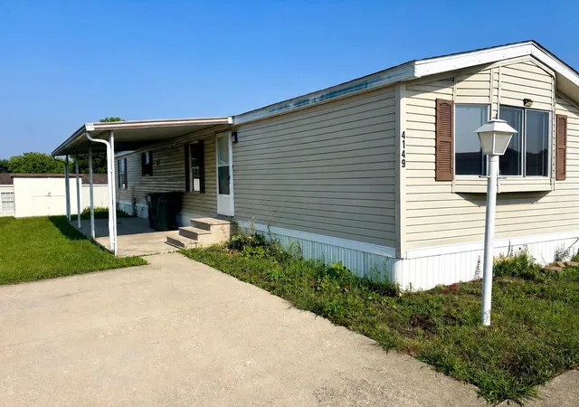 Photo 1 of Sale Pending at 4149 Martinsburg Dr, Columbus, OH 43207 | MLS# 226027192 | Listing updated on 2026-10-01