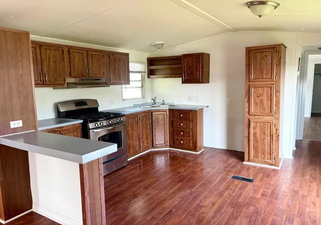 Photo 4 of Sale Pending at 4149 Martinsburg Dr, Columbus, OH 43207 | MLS# 226027192 | Listing updated on 2026-10-01