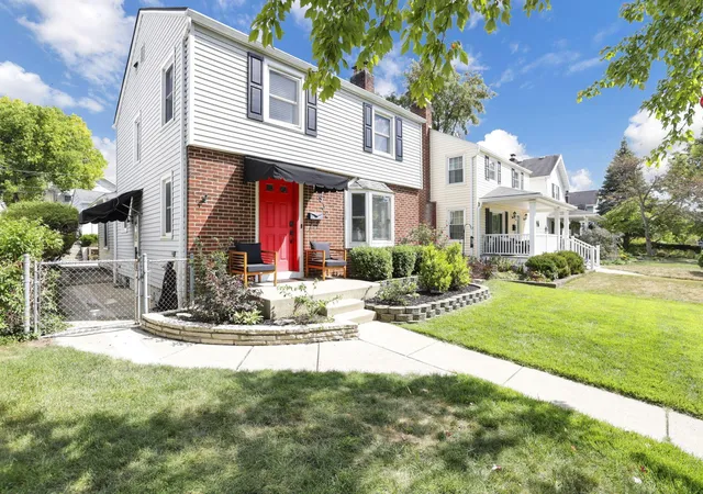 Photo 3 of Single family home for sale at 932 Mcclain Rd, Columbus, OH 43212 | MLS# 226027930 | Listing updated on 2026-09-22