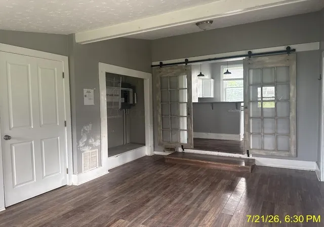 3rd image of 121 W Center St, London, OH 43140 | MLS# 226027205