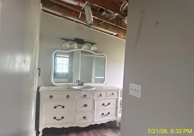 4th image of 121 W Center St, London, OH 43140 | MLS# 226027205