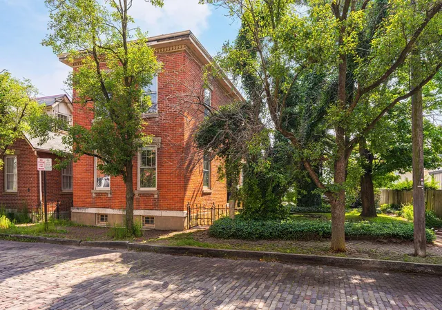1st image of 524 Mohawk St, Columbus, OH 43206 | MLS# 226028191