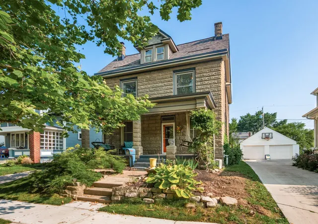 Photo 2 of Single family home for sale at 176 E Kelso Rd, Columbus, OH 43202 | MLS# 226027529 | Listing updated on 2026-09-16