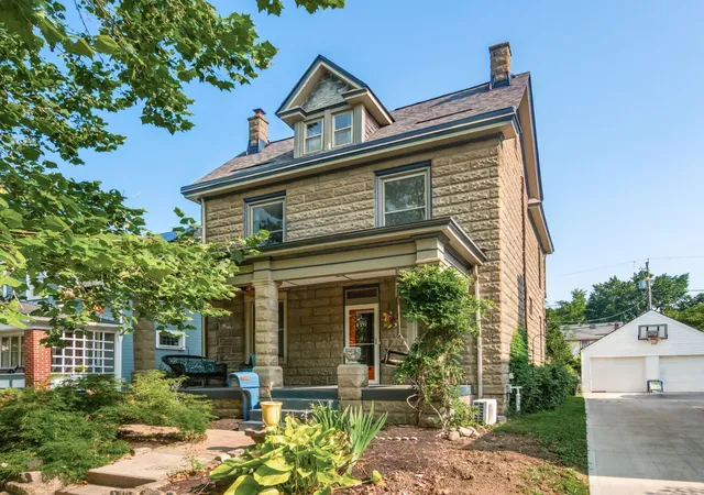 Photo 4 of Single family home for sale at 176 E Kelso Rd, Columbus, OH 43202 | MLS# 226027529 | Listing updated on 2026-09-16