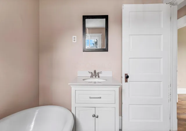2nd image of 221 Wickford Ct, Newark, OH 43055