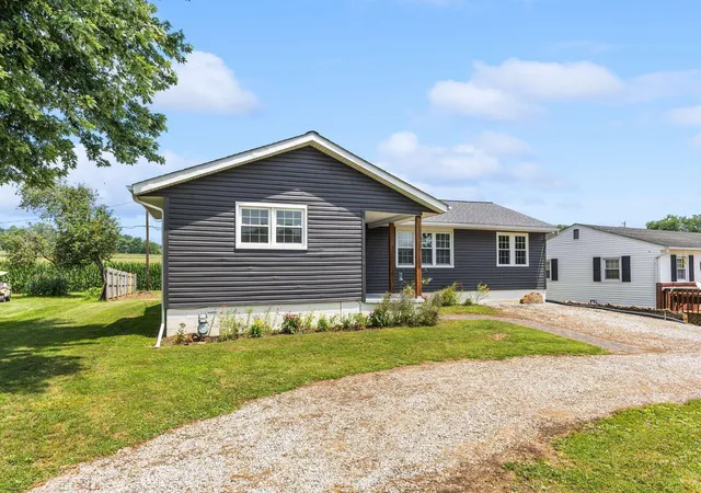 3rd image of 11882 16Th Rd Sw, Stoutsville, OH 43154 | MLS# 226027261