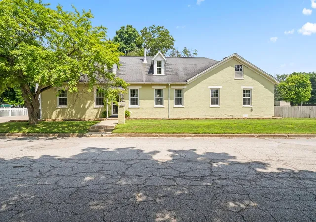 1st image of 832 Pershing Dr, Circleville, OH 43113 | MLS# 226027296