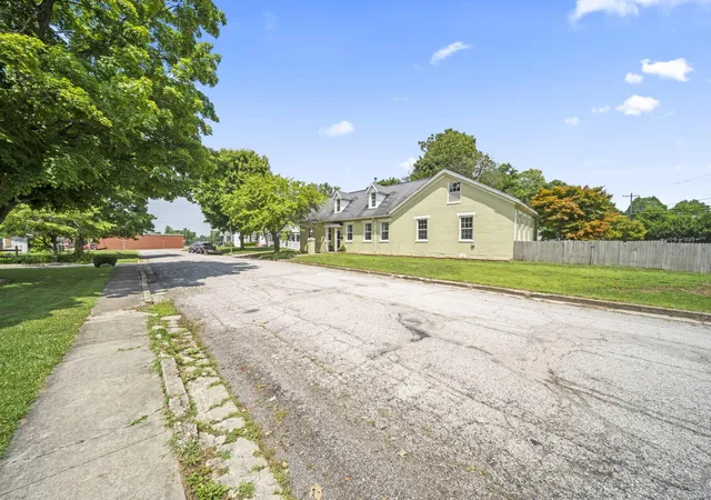 2nd image of 832 Pershing Dr, Circleville, OH 43113 | MLS# 226027296