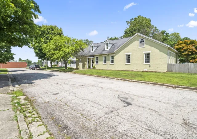 3rd image of 832 Pershing Dr, Circleville, OH 43113 | MLS# 226027296