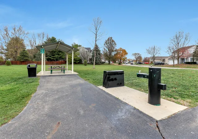 2nd image of 707 Pondview Dr, Grove City, OH 43123