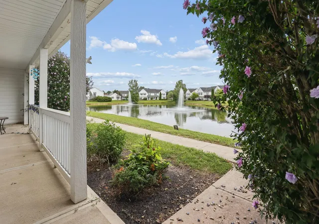 3rd image of 707 Pondview Dr, Grove City, OH 43123