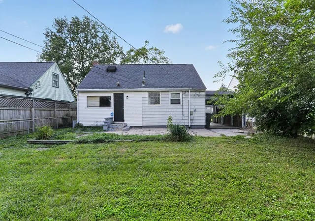 3rd image of 654 French Dr, Columbus, OH 43228 | MLS# 226028951