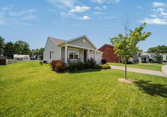 2nd image of 1136 Lake Forest Dr, Hebron, OH 43025 | MLS# 226028077