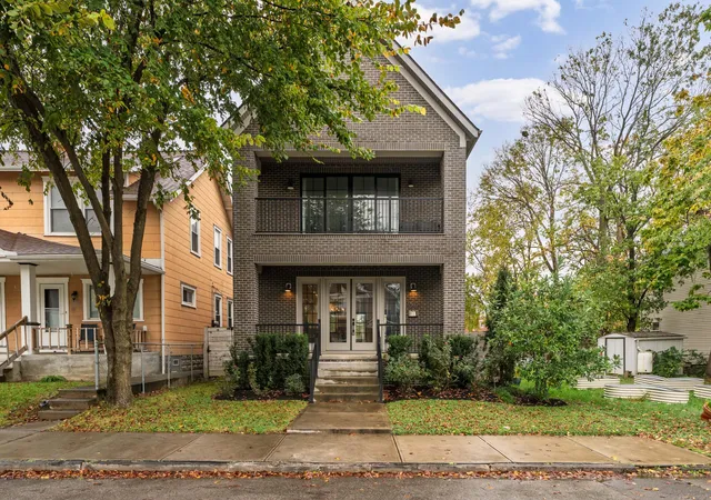 Photo 1 of Single family home for sale at 1532 Oak St, Columbus, OH 43205 | MLS# 226040128 | Listing updated on 2026-10-26