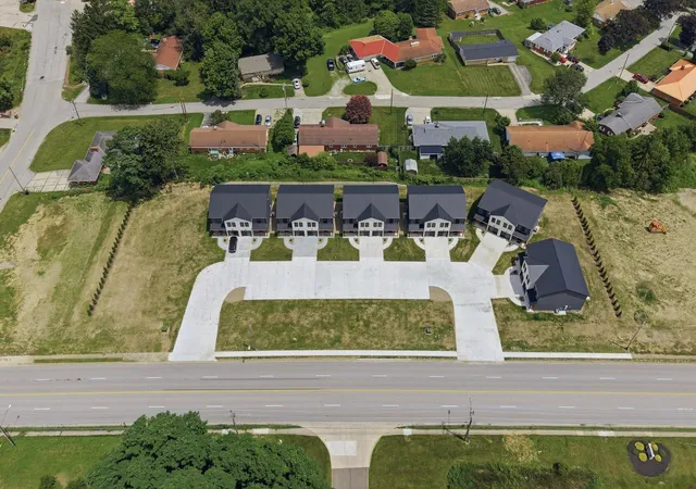 Listing Photo 2 - Condo for sale in building located at 1327 S Trimble Rd, Mansfield, OH 44907 - Unit #