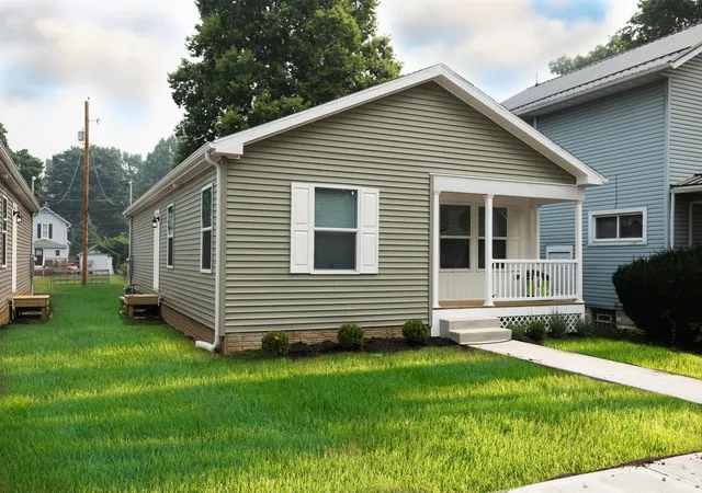 1st image of 160 E Channel St, Newark, OH 43055 | MLS# 226027404