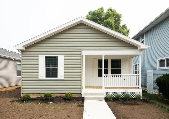 Photo 3 of Single family home for sale at 160 E Channel St, Newark, OH 43055 | MLS# 226027404 | Listing updated on 2026-10-01