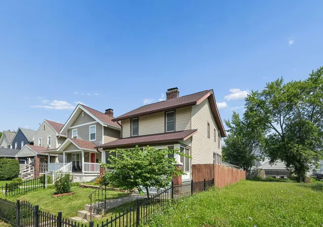 Photo 3 of Single family home for sale at 1124 E 21st Avenue, Columbus, OH 43211 | MLS# 226027638 | Listing updated on 2026-08-20