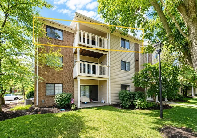 Listing Photo 3 - Condo for sale in building located at 6823 Mdw Creek Dr, Columbus, OH 43235 - Unit #309