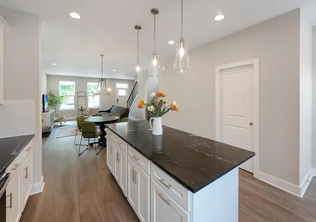 Listing Photo 5 - Condo for sale in building located at 41 S Hartford Ave, Columbus, OH 43222